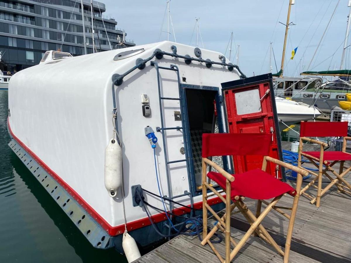 5 Star Ocean Village Marina Reconditioned Rnli Rig Life Boat Southampton Exterior photo