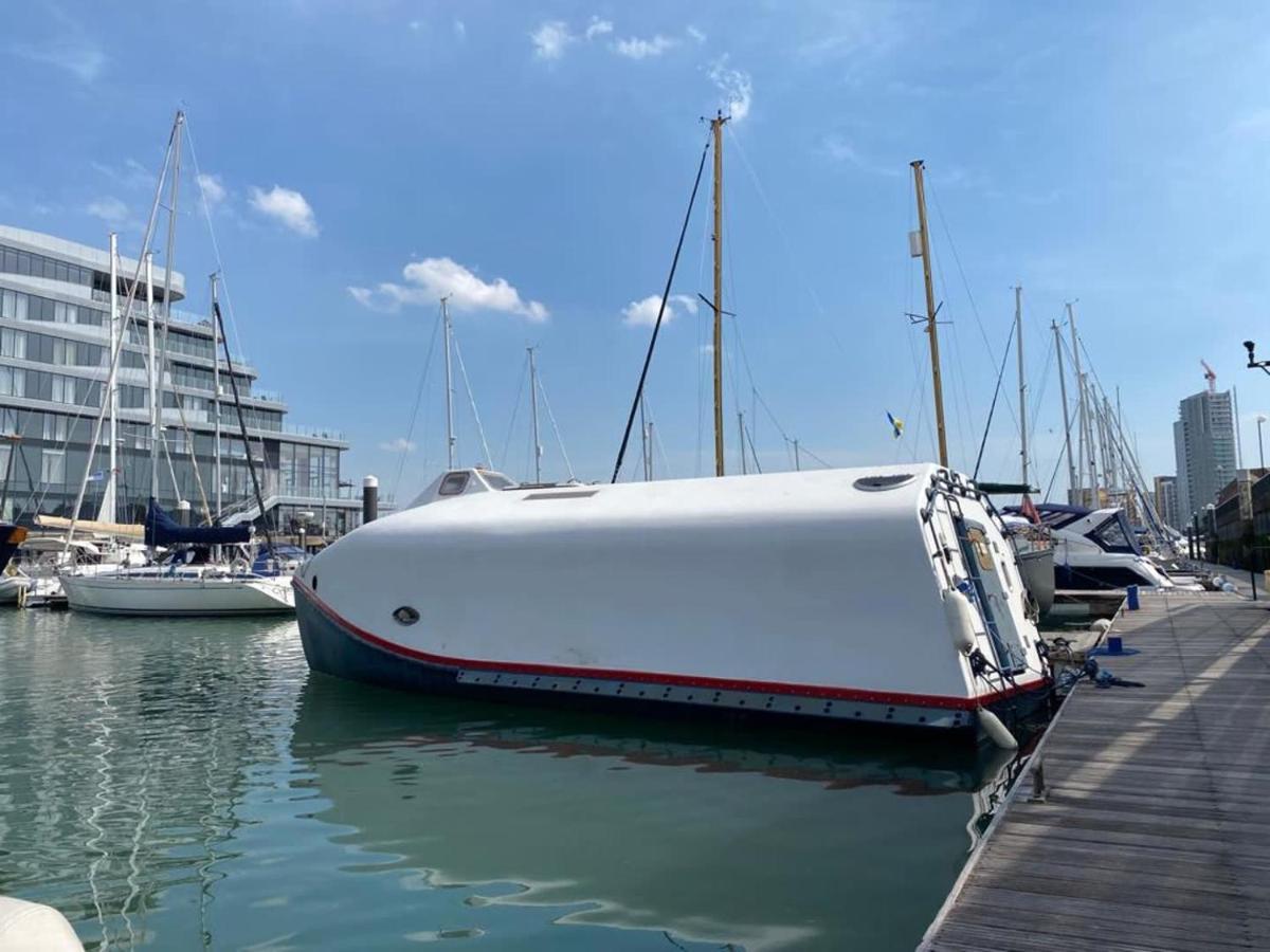 5 Star Ocean Village Marina Reconditioned Rnli Rig Life Boat Southampton Exterior photo